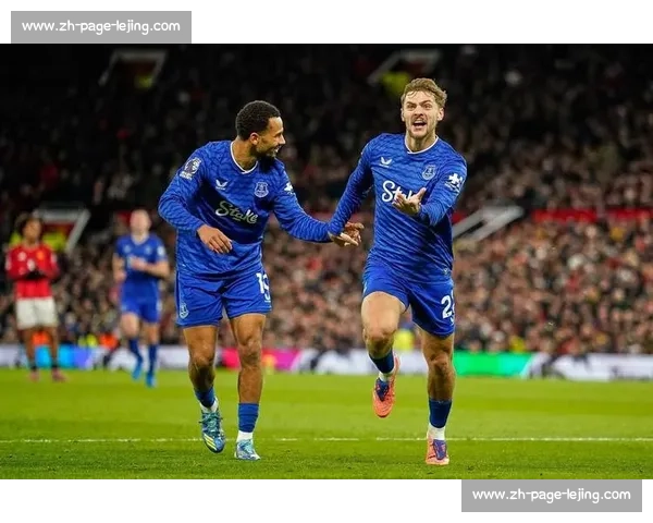 埃弗顿抢签曼城老将沃克 莫耶斯锁定右路关键拼图